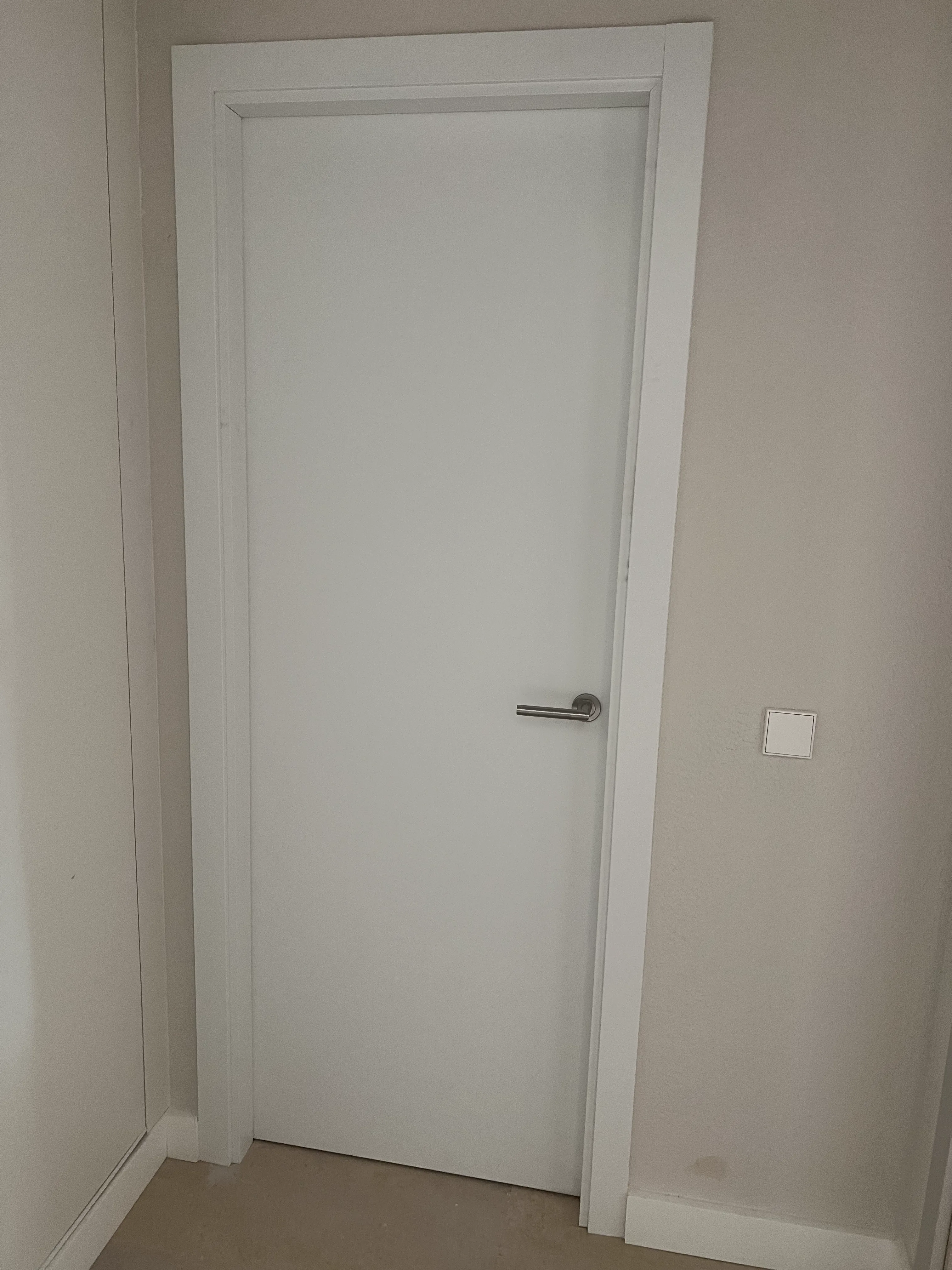 Puerta interior blanca lisa